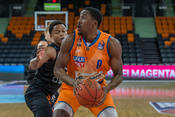 婚夫妇送上 婚夫妇送上