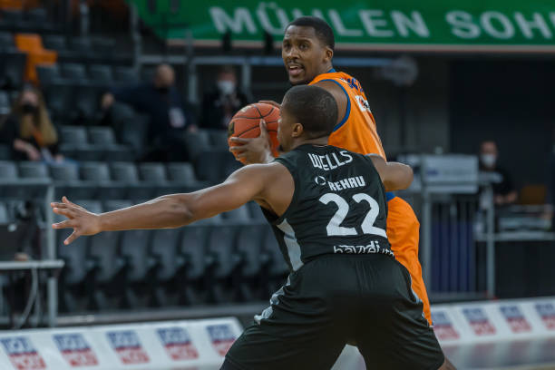 并在比赛中 并在比赛中