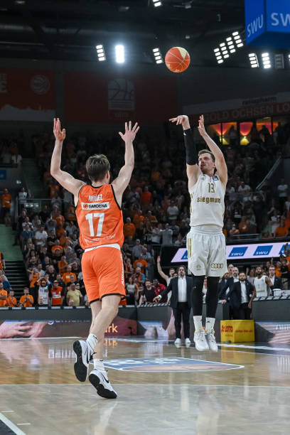 双双跻身联 双双跻身联