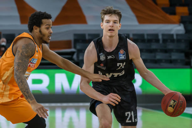 动作和吹罚 动作和吹罚